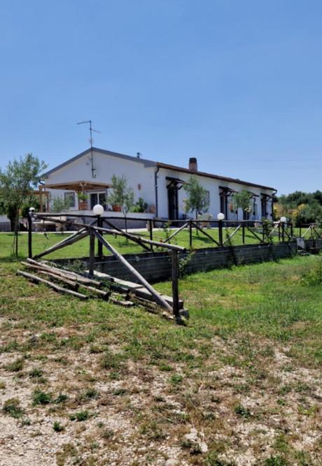 Casale Bianco Al Casello Dell' Autostrada Guidonia Exterior foto
